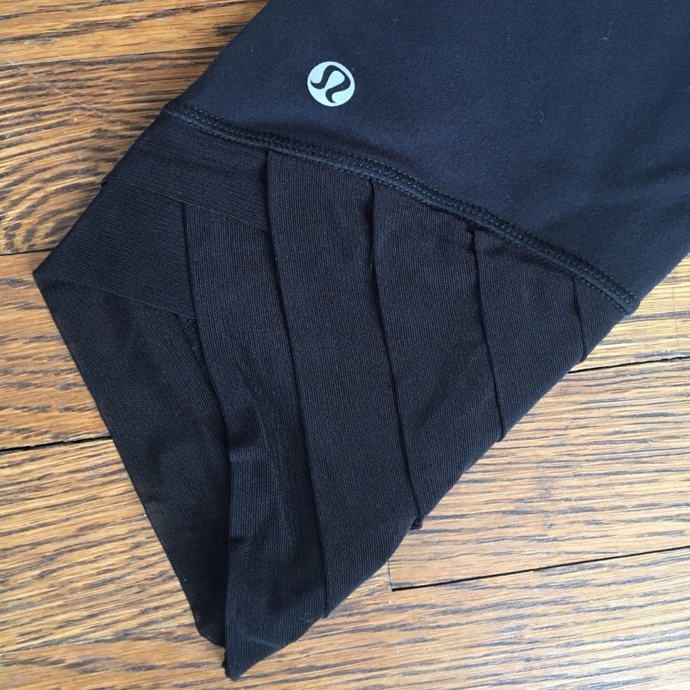 Lululemon black crop mesh hem detail leggings shorts wunder under capri size 4